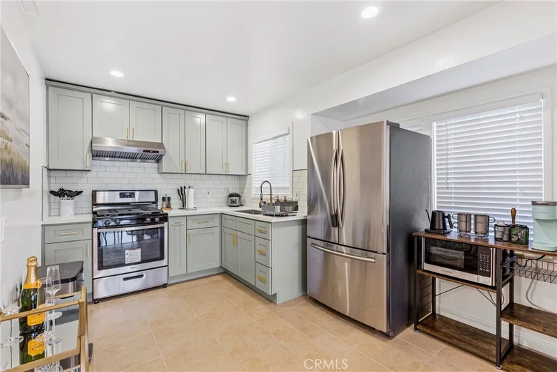 420 W Graves Avenue A photo 2