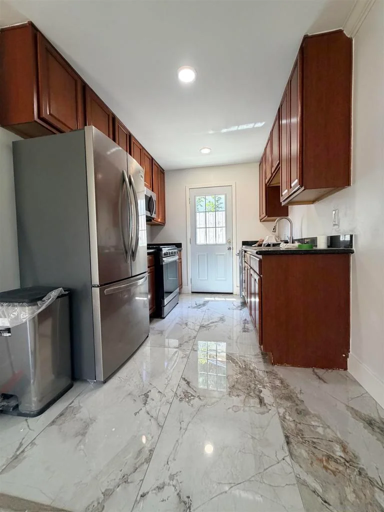 Photo 2 of 1507 S 40th B