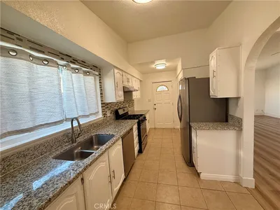 1016 W Avenue J14 photo 2