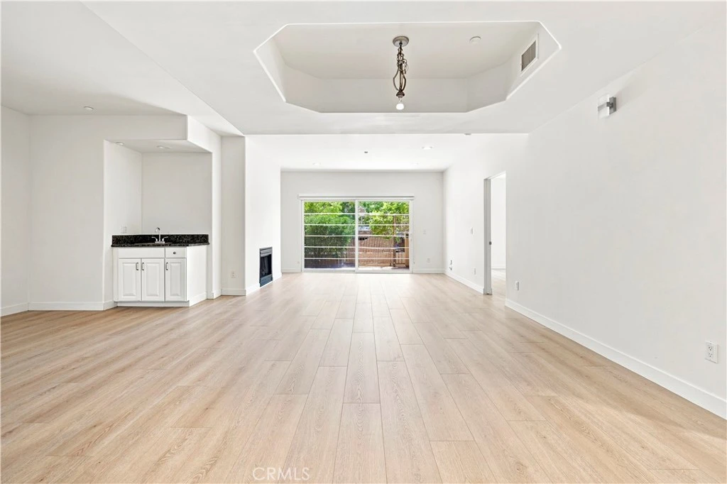 Interior 4