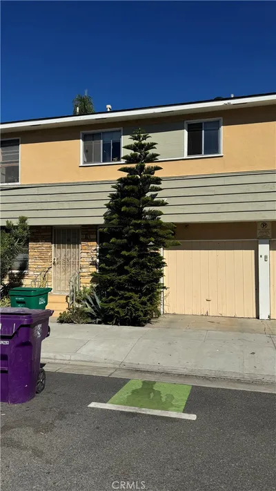 947 E Broadway 2