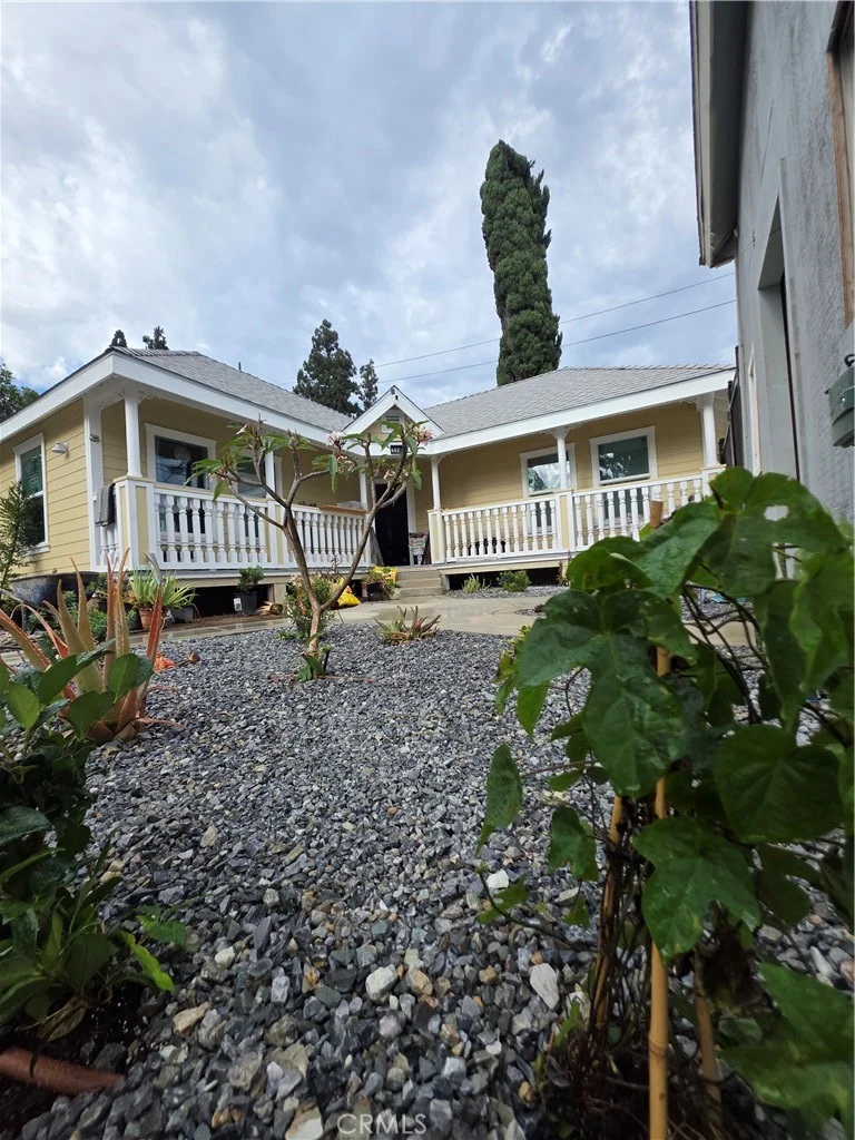 402 E PINE 2