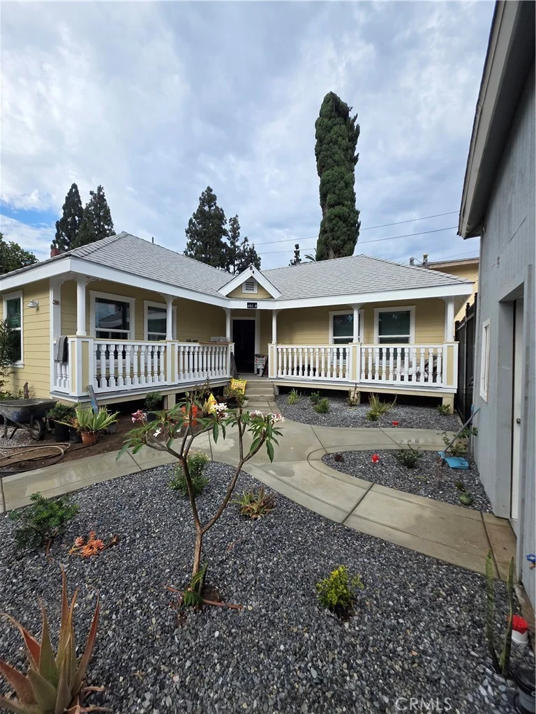 402 E PINE 2 photo 2