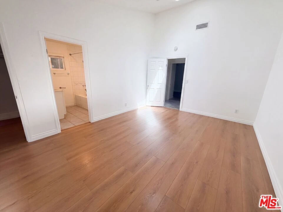 Interior 3