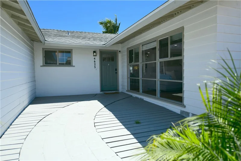 Photo 2 of 4625 Glacier Avenue