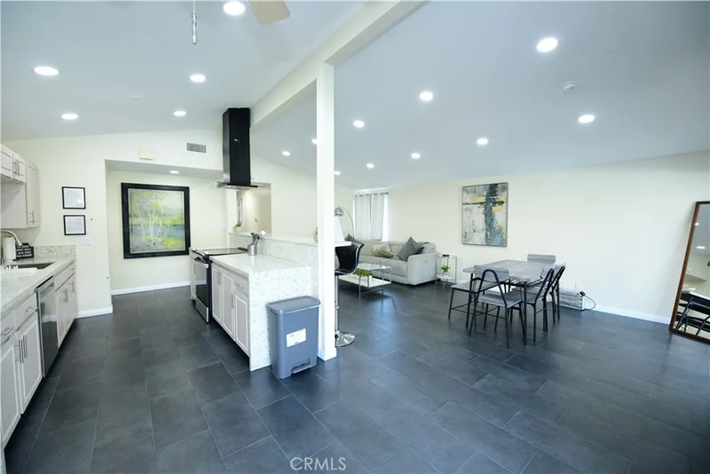Photo 2 of 9452 Larrabee Avenue