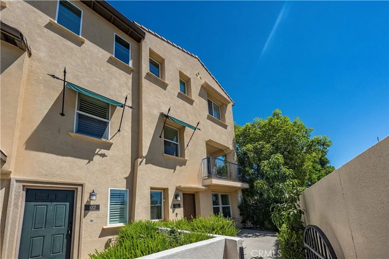 Photo 2 of 803 N Dalton Avenue 101