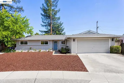 4875 Pepperwood Way photo 2