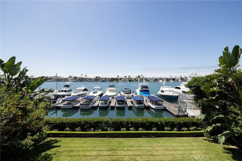 Photo 2 of 2572 Bayshore Drive