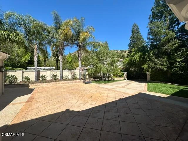Photo 2 of 4006 Hunt Club Court
