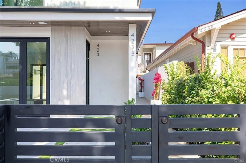 423 Orchid Ave 1/2 photo 2