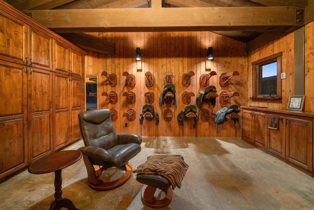 Interior 4