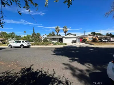 1522 Densmore Street photo 2