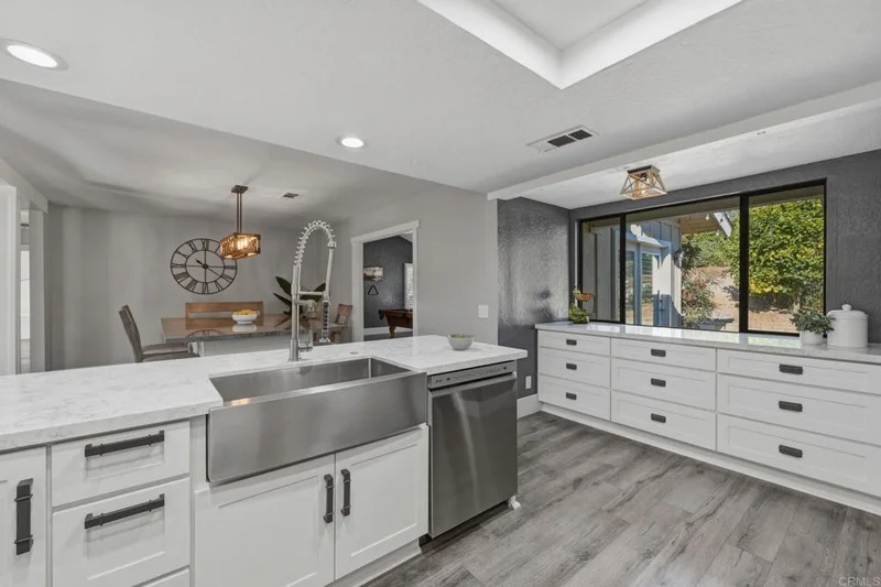 Photo 2 of 929 Pepper Tree Lane