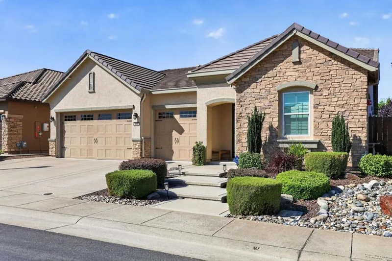 Photo 2 of 2878 Fantail Lane