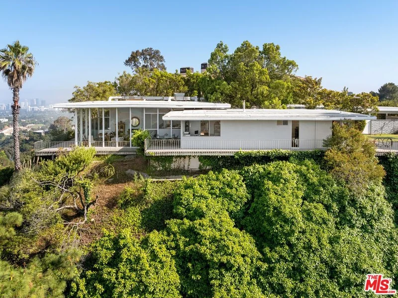 Photo 2 of 1298 Stradella Road