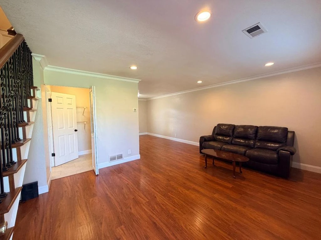Interior 4