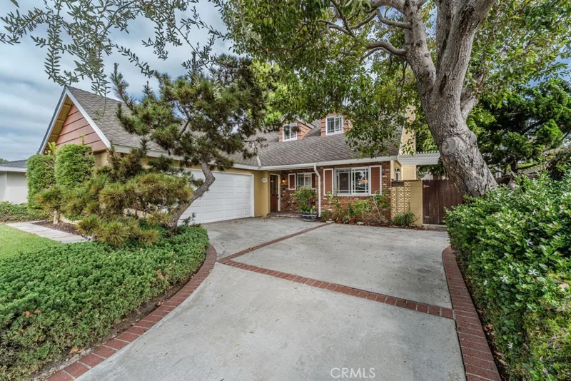 Photo 2 of 5521 Ludlow Avenue