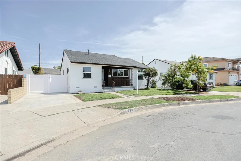 828 Tola St. photo 2