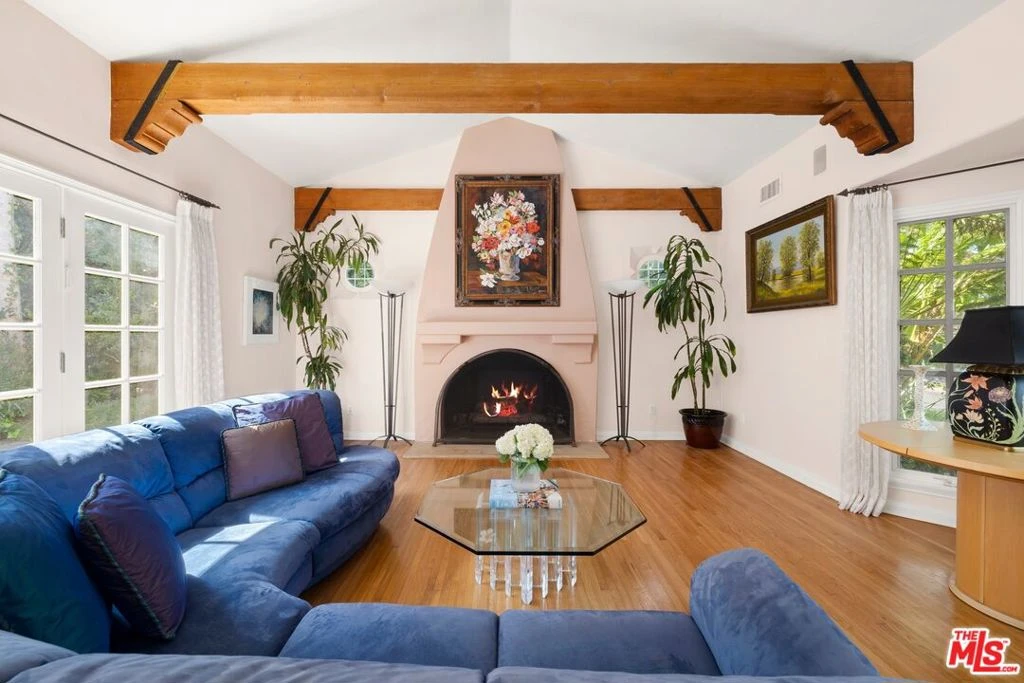 Interior 3