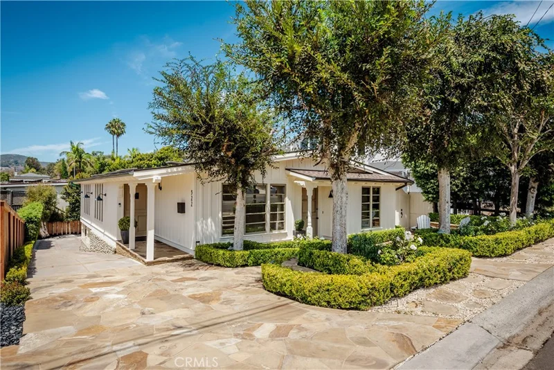Photo 2 of 522 Thalia Street