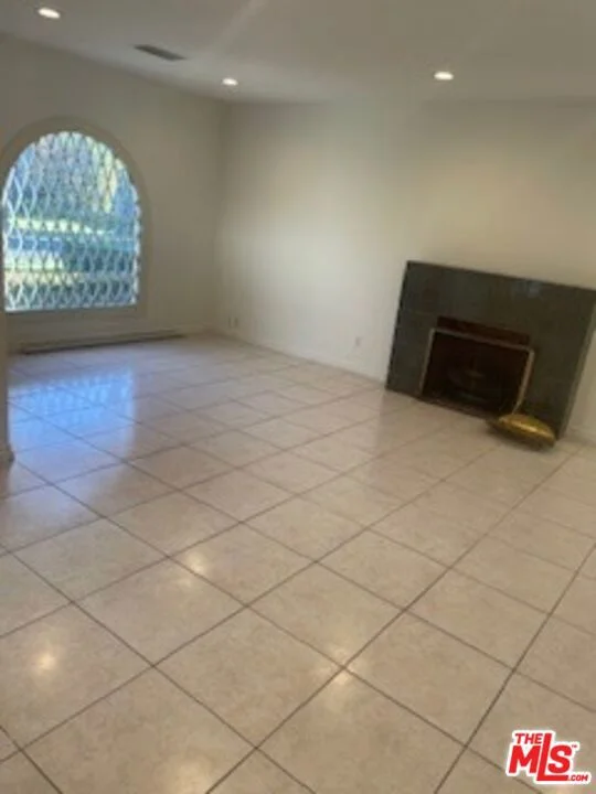 2311 Malcolm Avenue photo 2