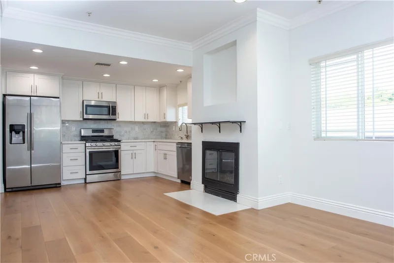 Photo 2 of 815 S Harvard Boulevard 201