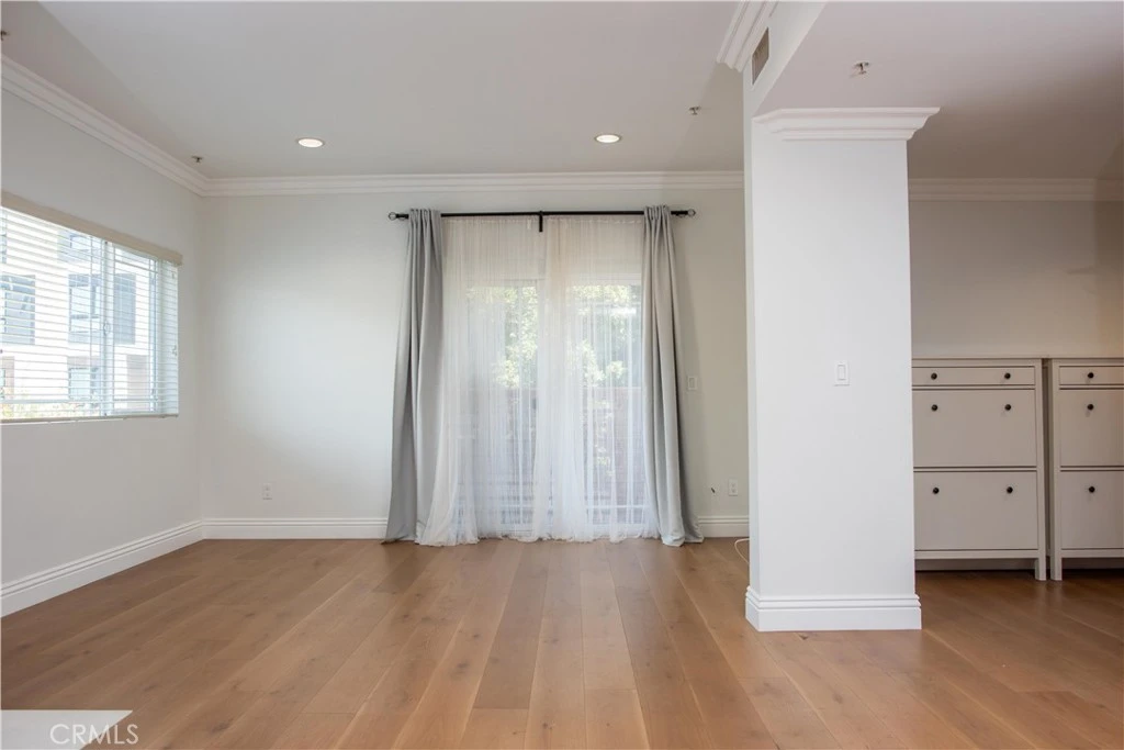 Interior 4