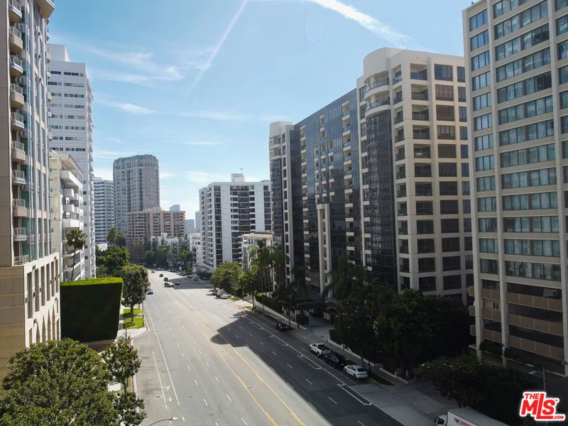 Photo 2 of 10747 Wilshire Boulevard 4