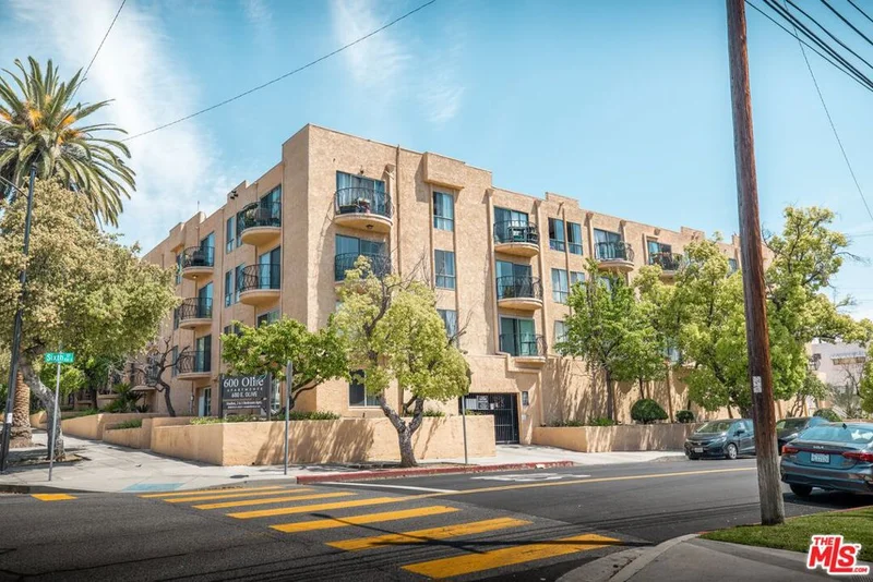 600 E Olive Avenue 402