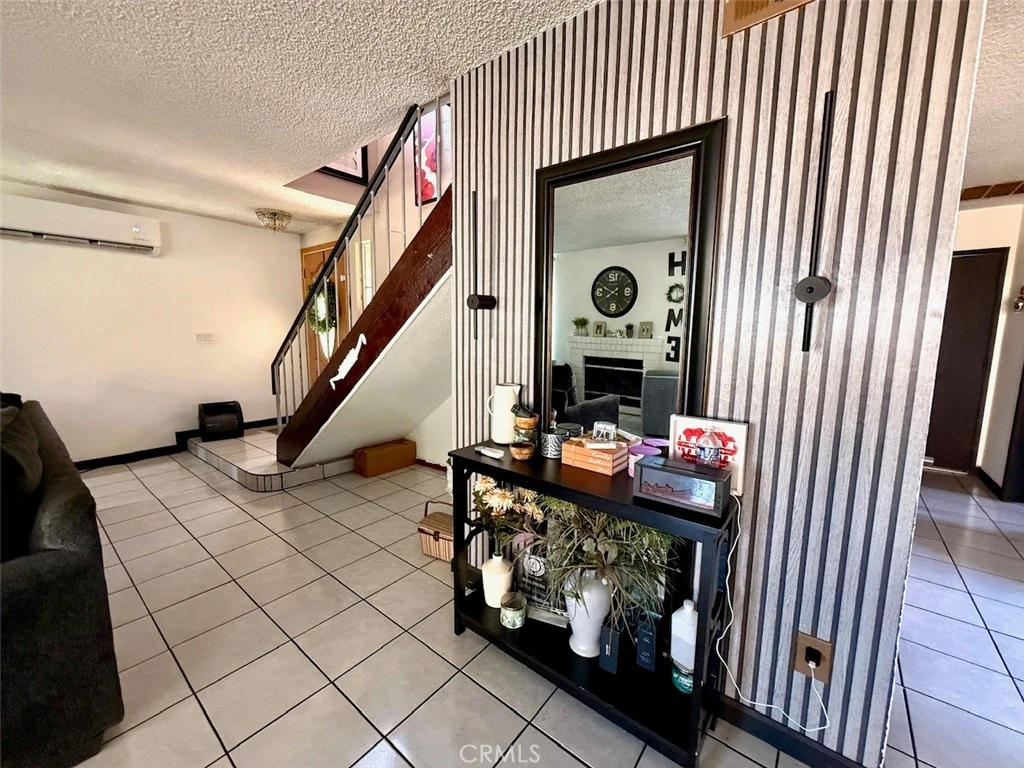 Interior 4