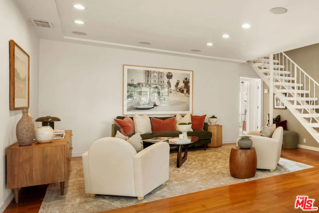 Interior 4