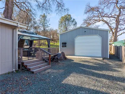 5675 Lakeshore Boulevard photo 2