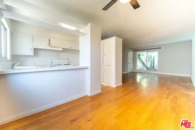 941 N San Vicente Boulevard 1 photo 2