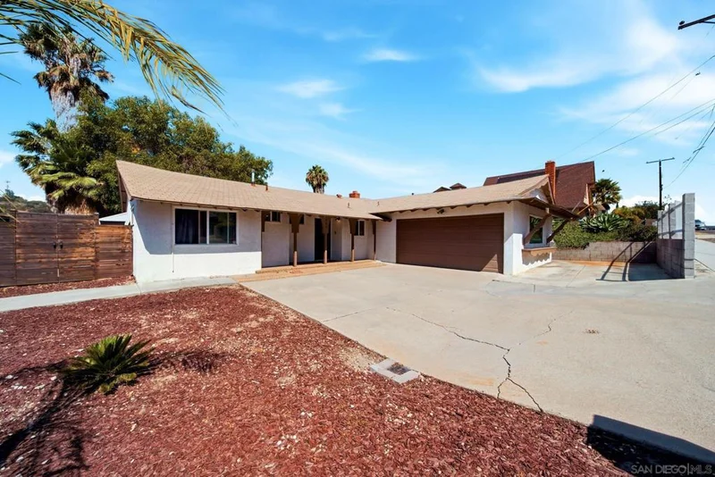 Photo 2 of 206 Los Reyes Dr