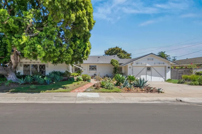 Photo 2 of 8925 Cliffridge Avenue