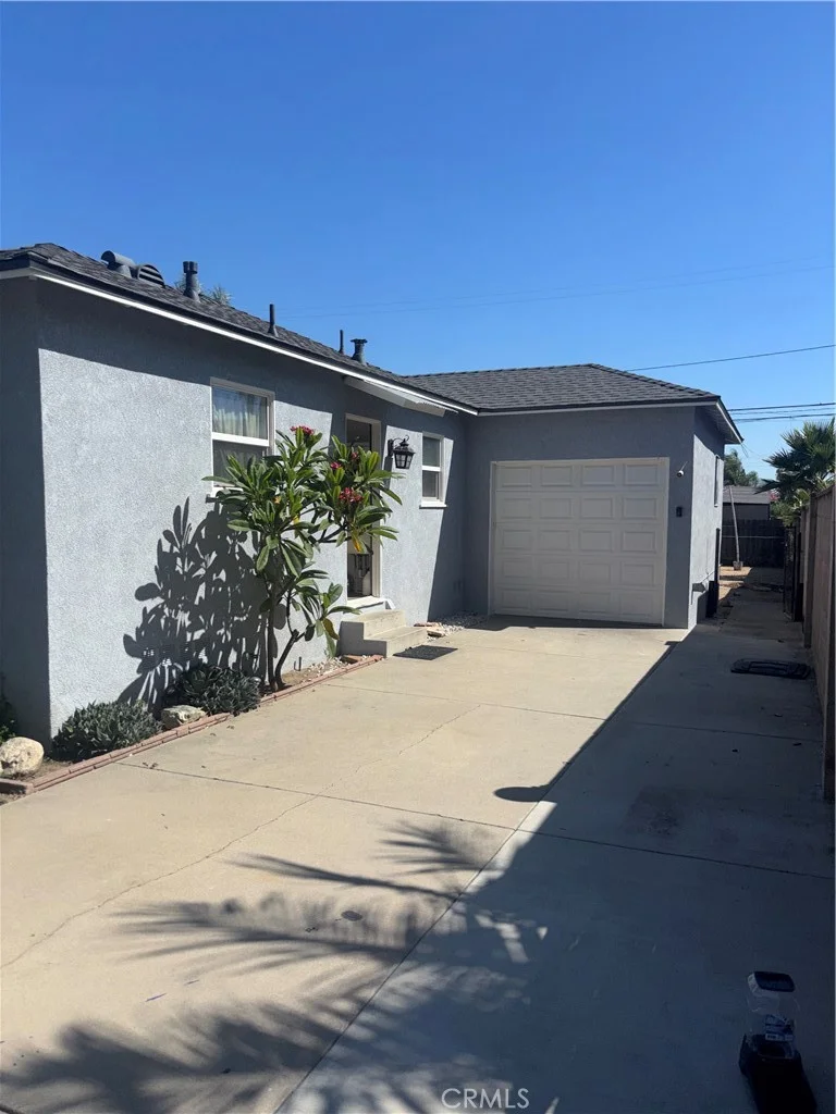 730 E J Street photo 2