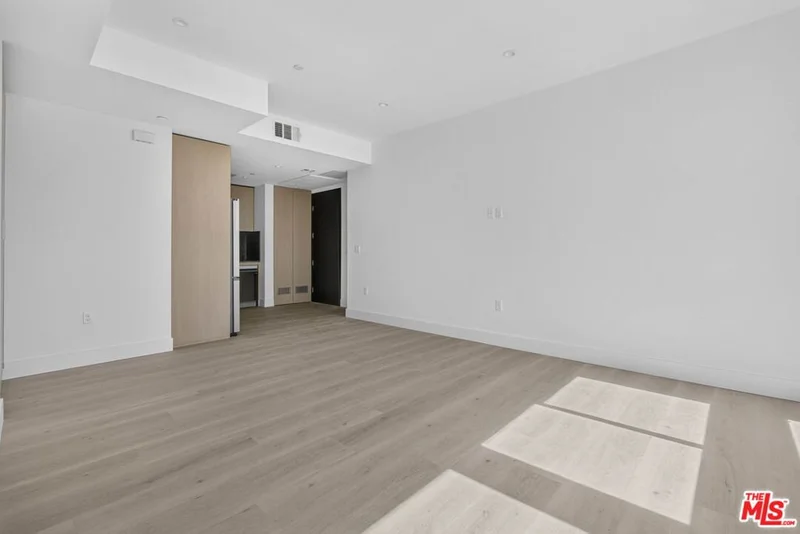 1808 Lincoln Boulevard 203