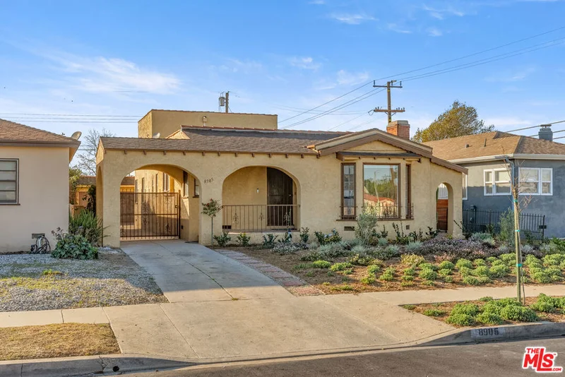 8905 S Wilton