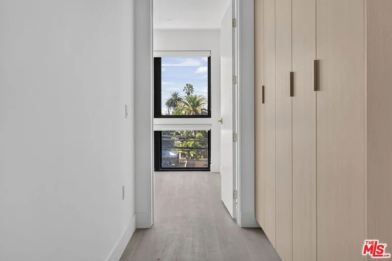 1808 Lincoln Boulevard 312 photo 2