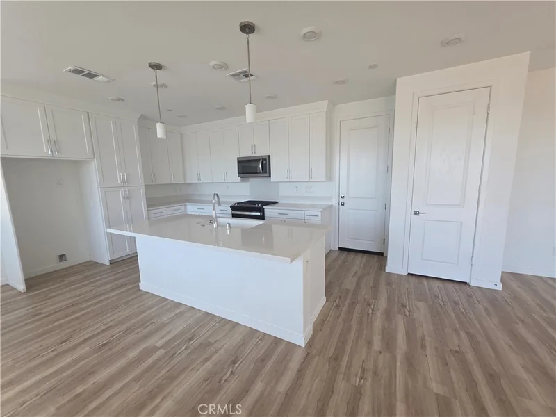 2860 Sapphire Road photo 2