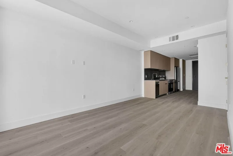 1808 Lincoln Boulevard 202