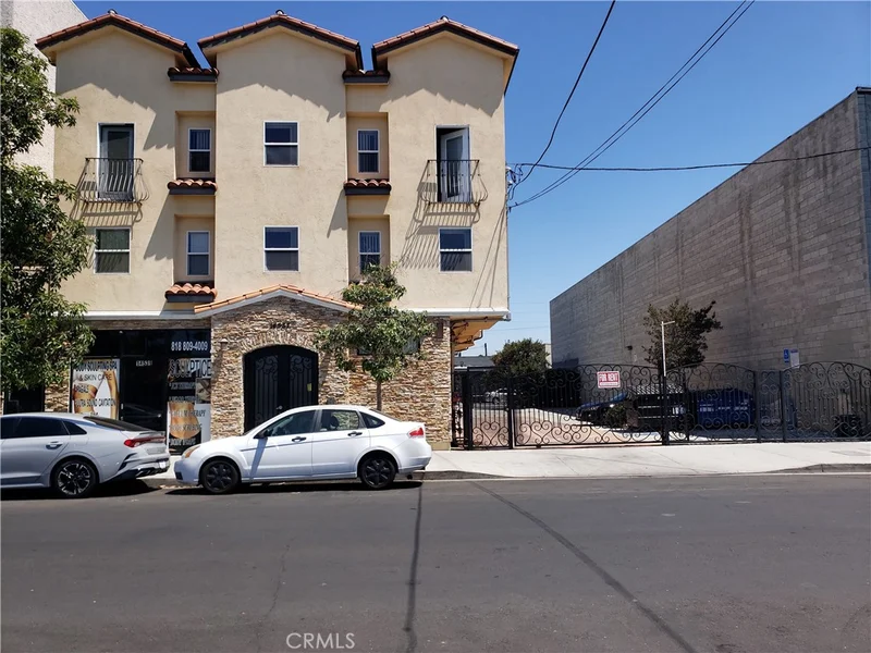 14537 Archwood Street 302