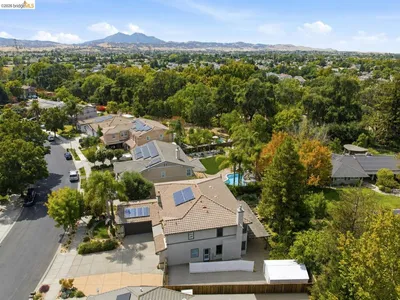 325 San Marino Ln photo 2
