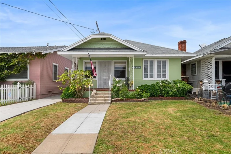 Photo 2 of 2639 S Denison Avenue