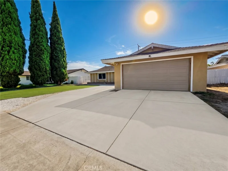 Photo 2 of 13291 Siskiyou