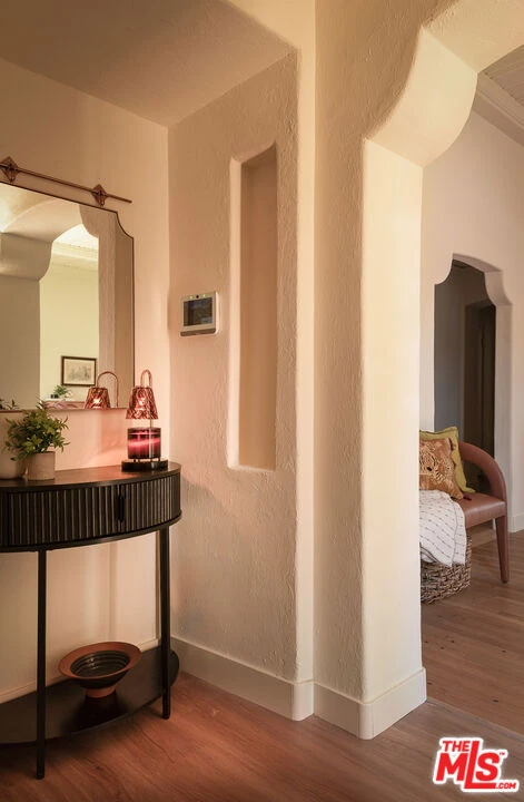 Interior 4