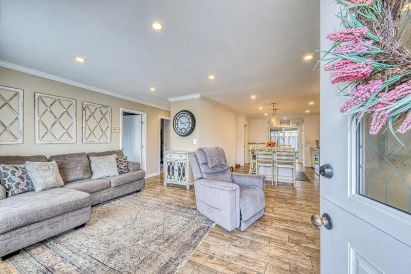 Photo 2 of 10941 Axtell Street