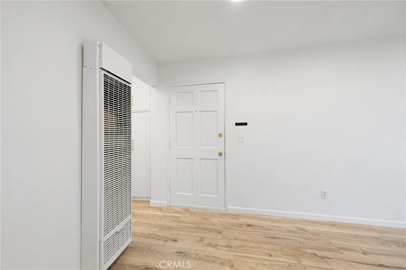 Photo 2 of 660 S Glassell Street 54