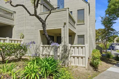 3778 Stoneglen N photo 2